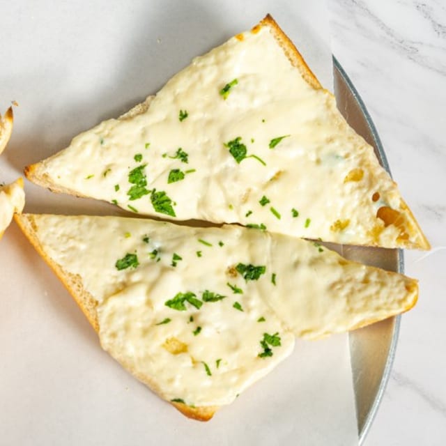 Garlic Bread w/ Mozzarella.